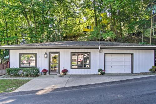 Pet-Friendly Cottage Less Than 1 Mile From Oval Beach! - main image