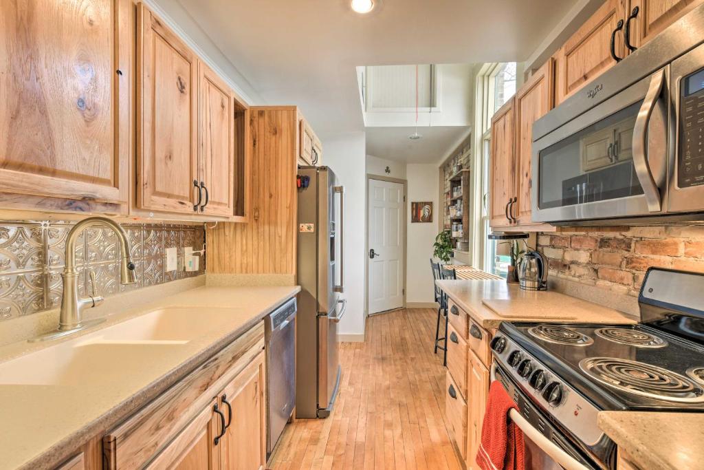 Historic and Updated Apt Less Than 4 Mi to Oval Beach! - image 4