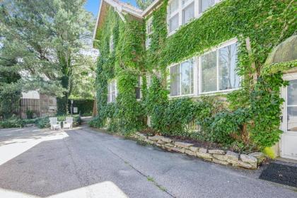 Ivy manor
