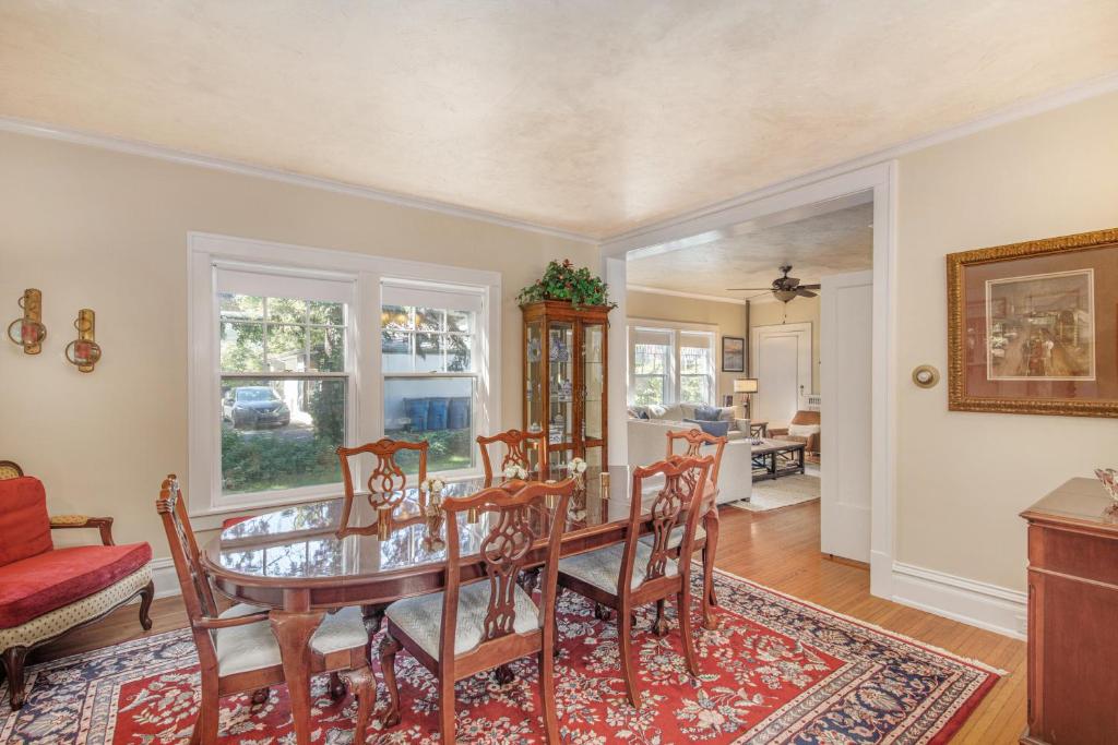 Ivy Manor - image 4