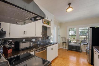 Ivy Manor - image 5