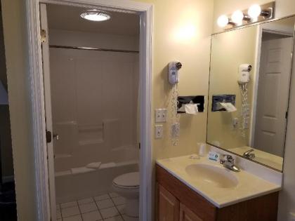 Captain's Quarters Motel - image 11
