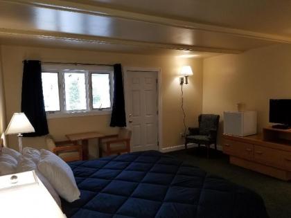 Captain's Quarters Motel - image 4