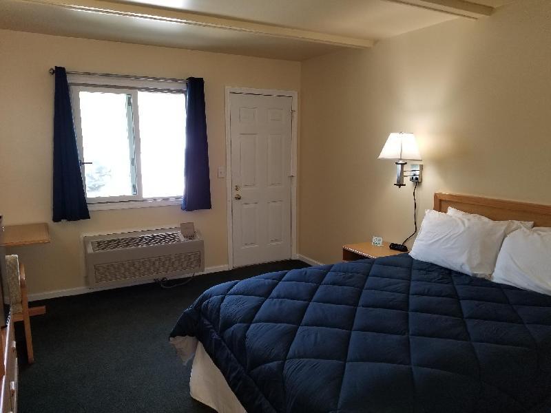 Captain's Quarters Motel - image 6