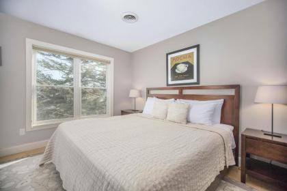 Lake View Getaway - image 11