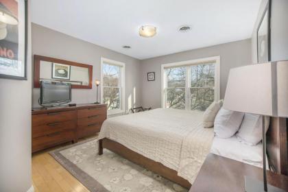 Lake View Getaway - image 15
