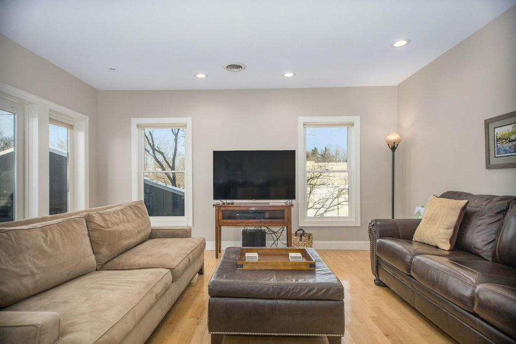 Lake View Getaway - image 3