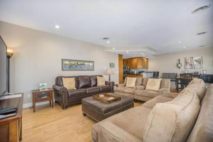 Lake View Getaway - image 4
