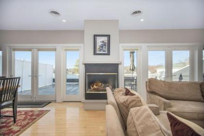 Lake View Getaway - image 8
