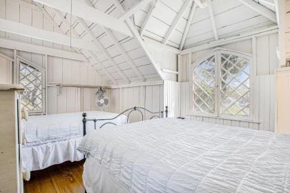 Anna's Cottage - image 17