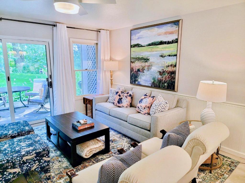 This Charming 2 bed condo is next to downtown Saugatuck and includes a pool! - main image