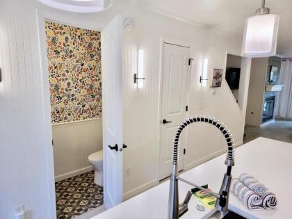 This Charming 2 bed condo is next to downtown Saugatuck and includes a pool! - image 14
