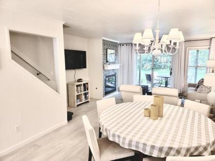 This Charming 2 bed condo is next to downtown Saugatuck and includes a pool! - image 18