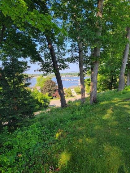 This Charming 2 bed condo is next to downtown Saugatuck and includes a pool! - image 4