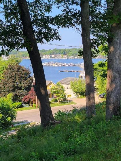This Charming 2 bed condo is next to downtown Saugatuck and includes a pool! - image 5