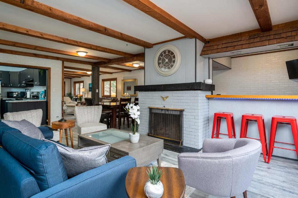 Great Getaway - Nearby Golf Quiet Downtown - main image