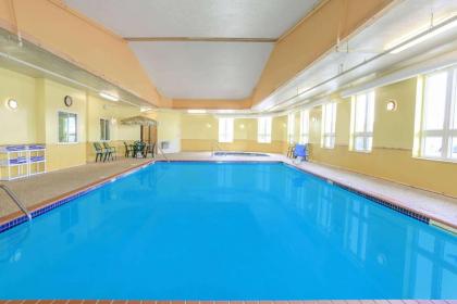 Super 8 by Wyndham Sault Ste. Marie - image 15