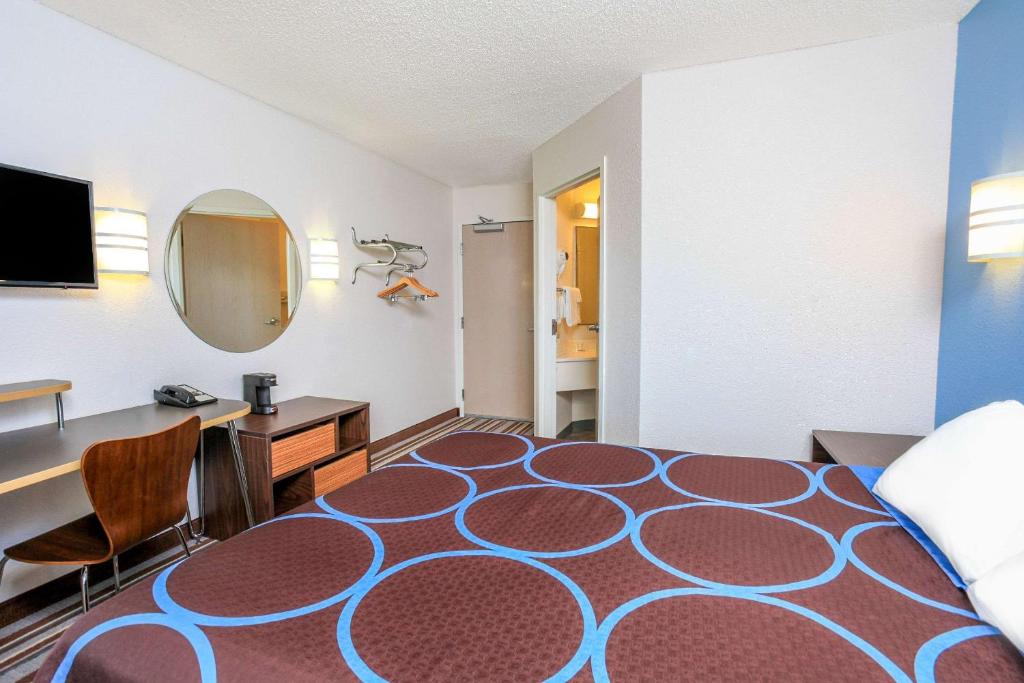 Super 8 by Wyndham Sault Ste. Marie - image 7