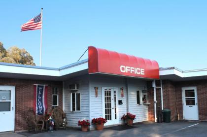 Budget Host Crestview Inn - image 1