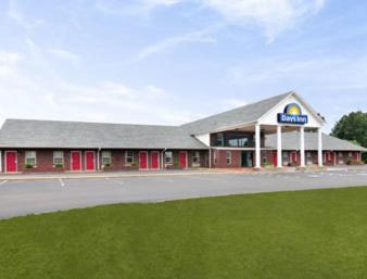 Days Inn by Wyndham Savannah - main image