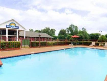 Days Inn by Wyndham Savannah - image 8