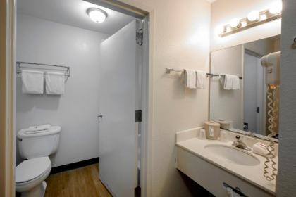 Red Roof Inn & Suites Savannah Airport - image 2
