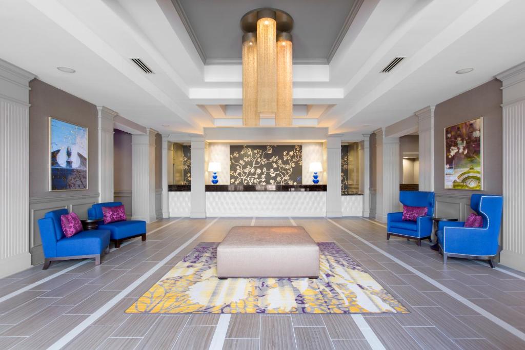 DoubleTree by Hilton Historic Savannah - image 2