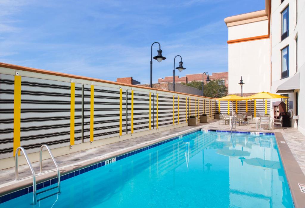 DoubleTree by Hilton Historic Savannah - image 3