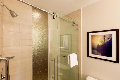 DoubleTree by Hilton Historic Savannah - image 5