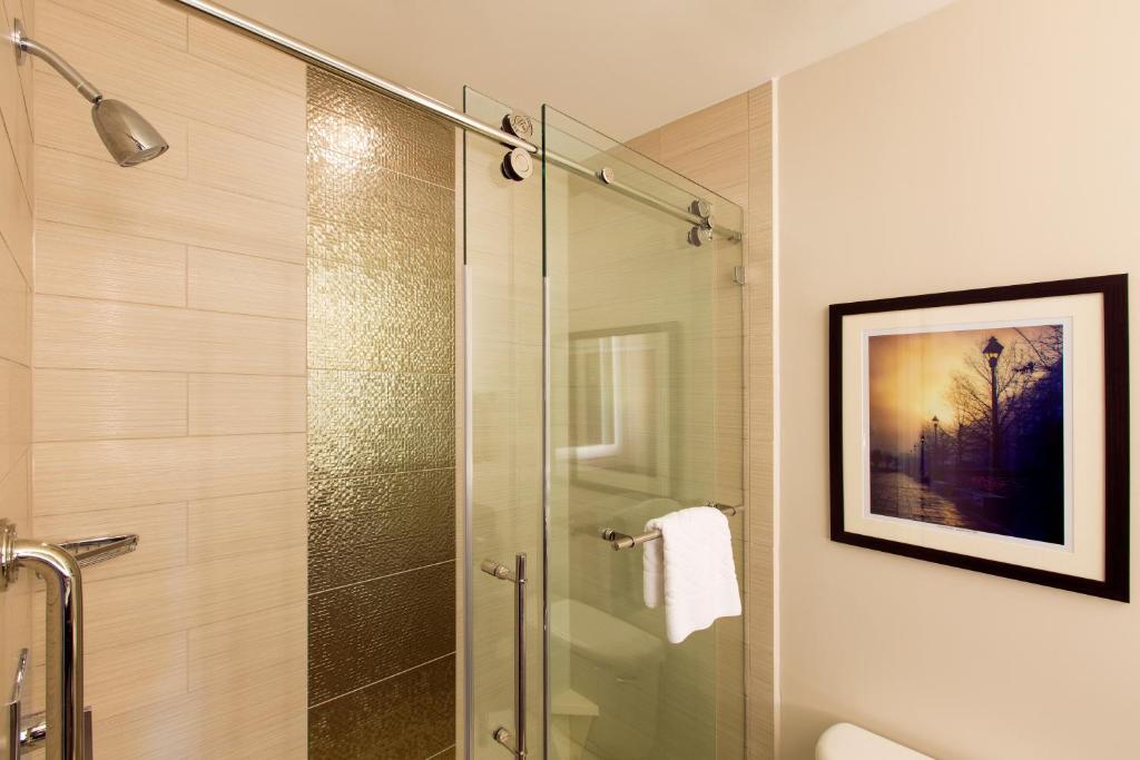 DoubleTree by Hilton Historic Savannah - image 5