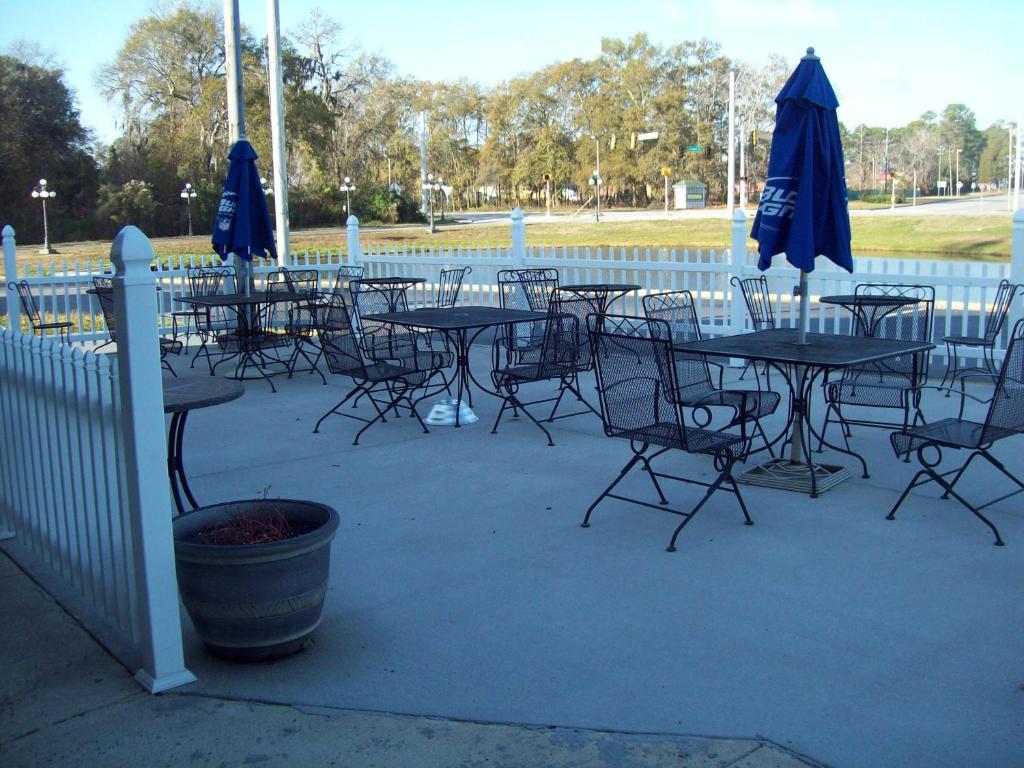 Days Inn by Wyndham Savannah Airport - image 4
