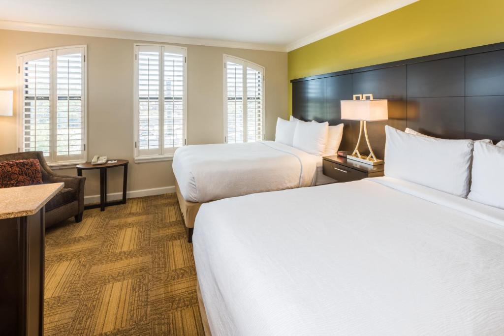Staybridge Suites Savannah Historic District an IHG Hotel - image 2