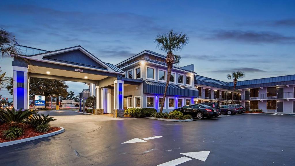 Best Western Central Inn - main image