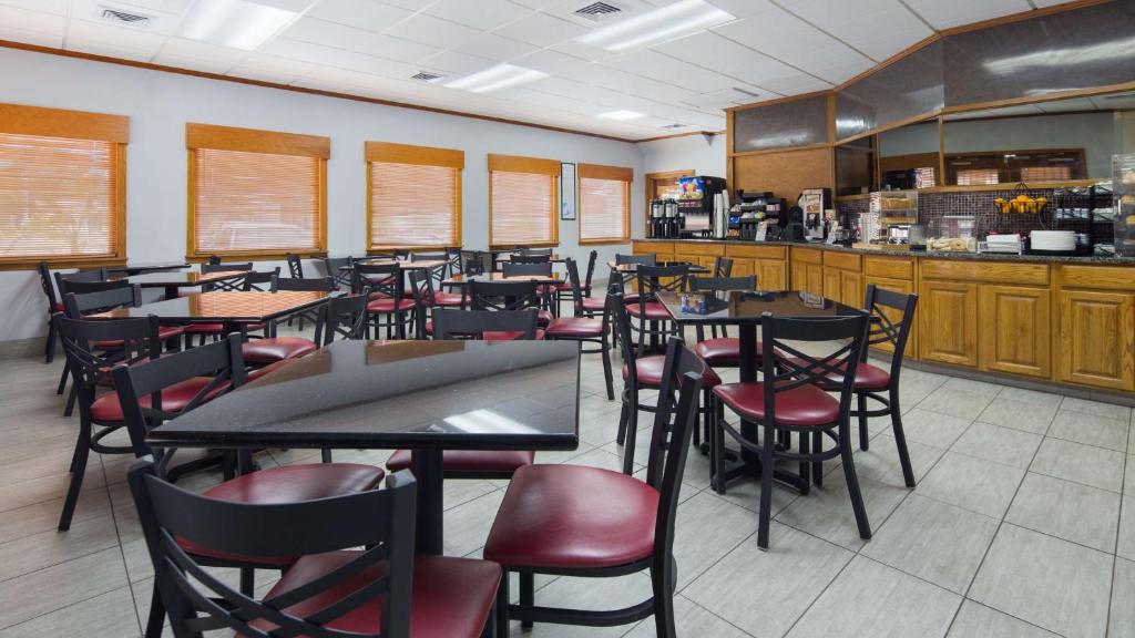 Best Western Central Inn - image 4