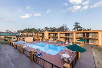 Quality Inn Midtown Savannah - image 2