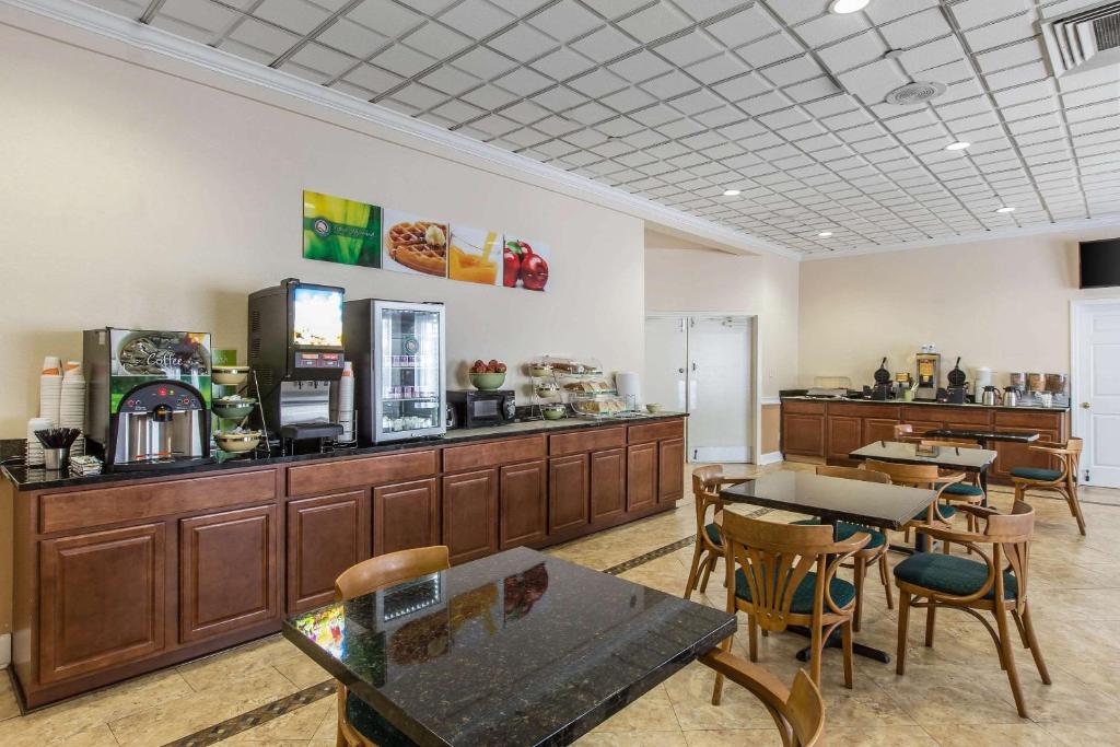 Quality Inn Midtown Savannah - image 3