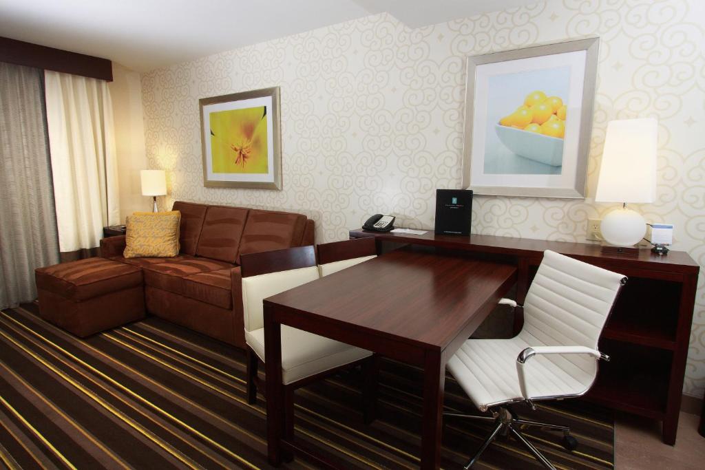 Embassy Suites Savannah Airport - image 2