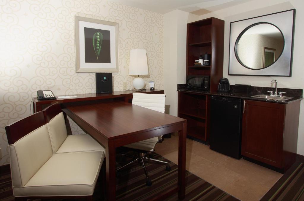 Embassy Suites Savannah Airport - image 3