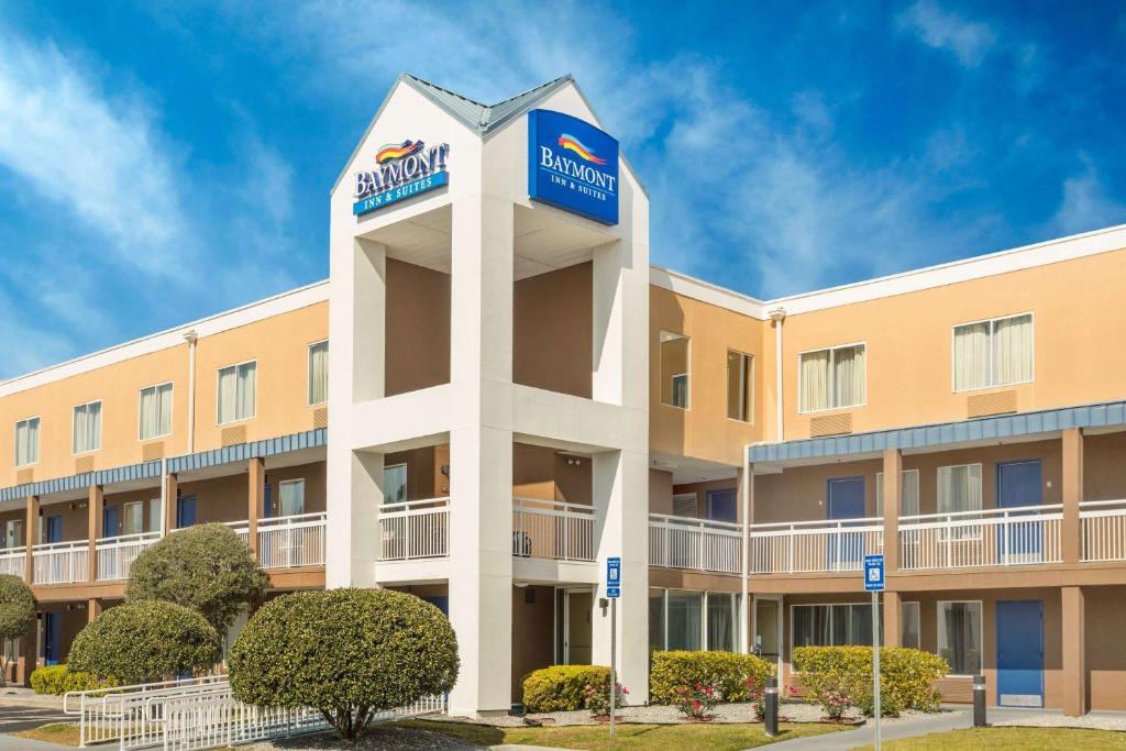 Baymont by Wyndham Savannah Midtown - main image