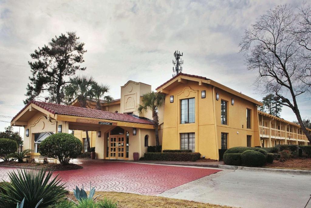 La Quinta Inn by Wyndham Savannah Midtown - main image