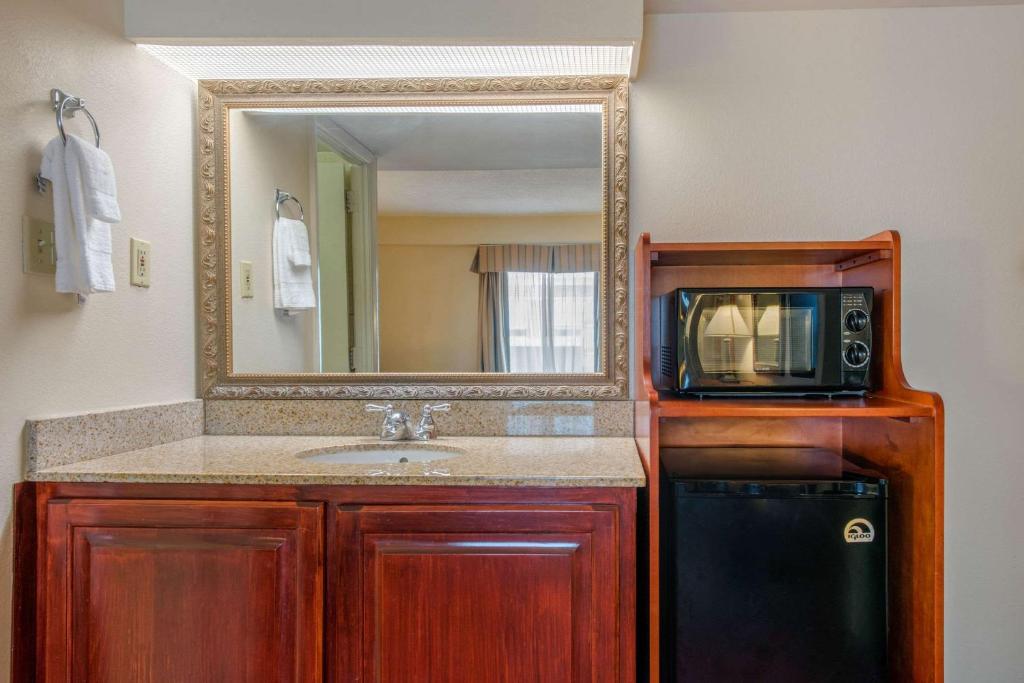 Quality Inn Savannah Historic District - image 4