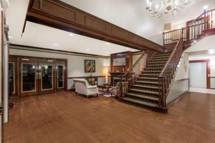 Travelodge by Wyndham Savannah Gateway - image 3