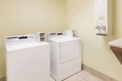 Travelodge by Wyndham Savannah Gateway - image 4