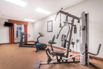 Travelodge by Wyndham Savannah Gateway - image 5