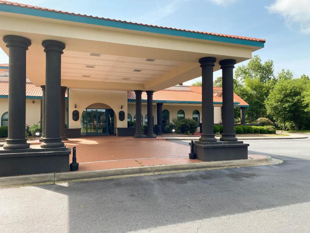 Motel 6 Savannah GA - Gateway & I-95 - main image