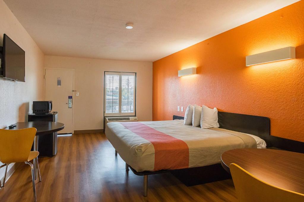 Motel 6-Savannah GA - Midtown - image 5