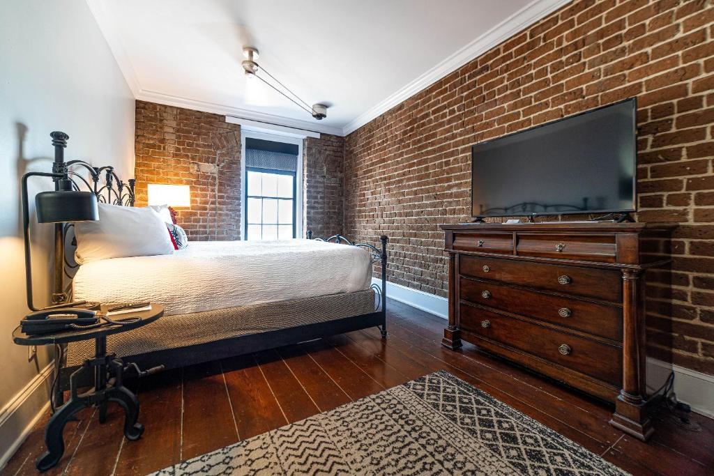 River Street Inn - main image