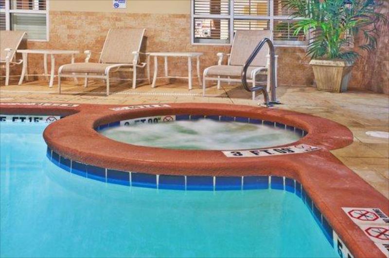 Holiday Inn Express Savannah Airport - image 5
