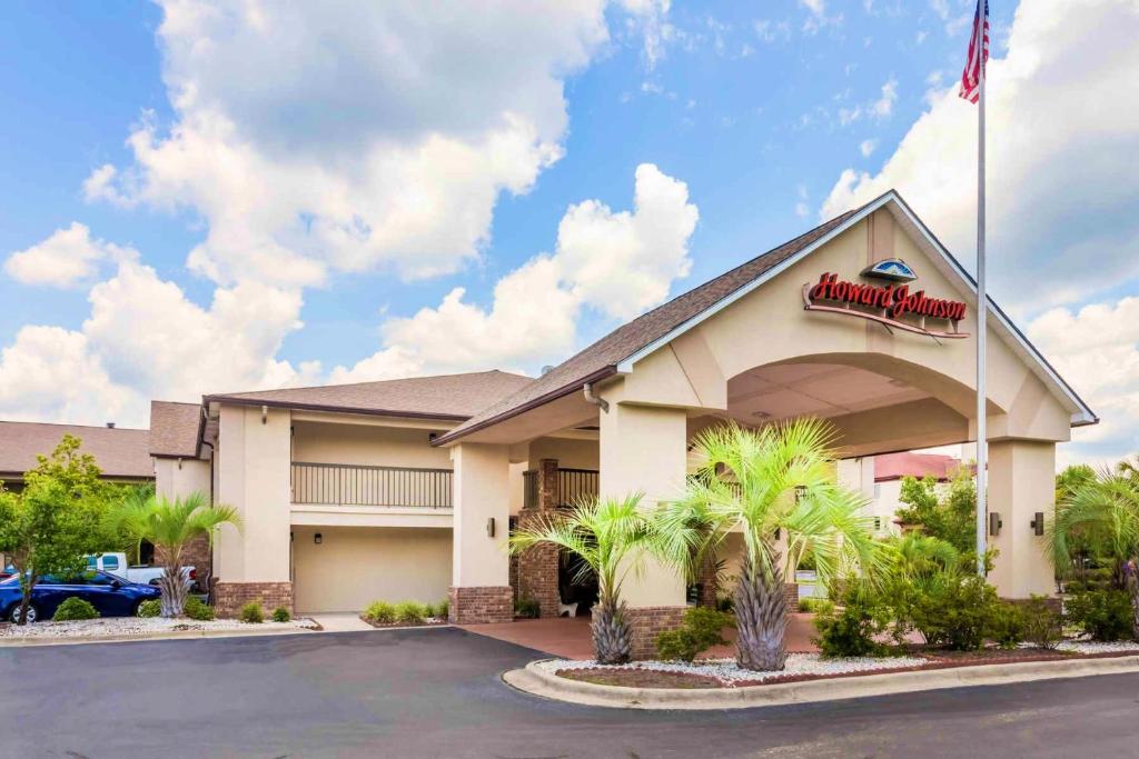 Howard Johnson by Wyndham Savannah GA - image 4