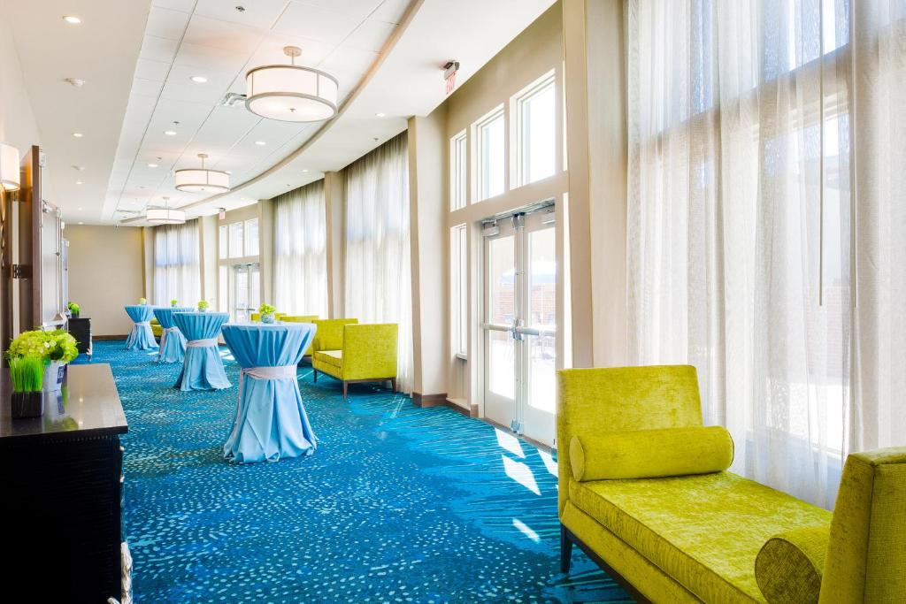 Fairfield Inn & Suites by Marriott Savannah Downtown/Historic District - image 5